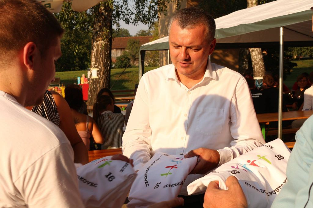 1419618717327487403123351916480