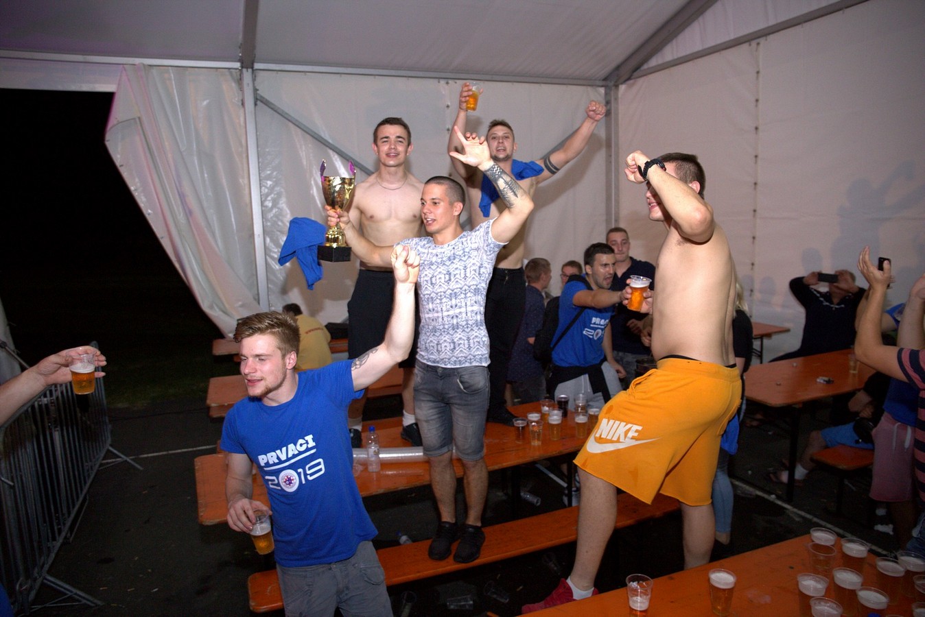 Mejaši rasplesali brojnu publiku u Palovcu