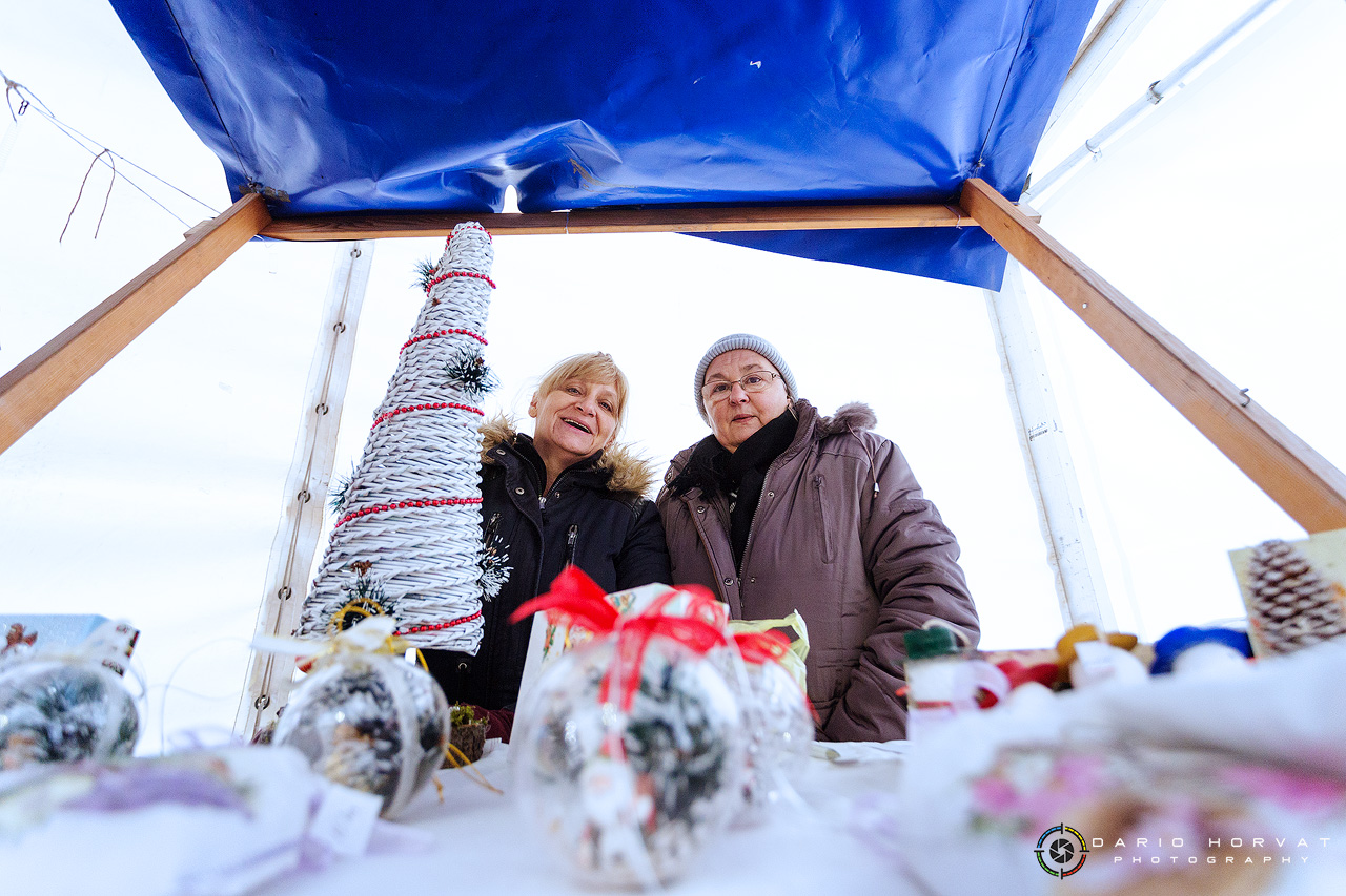 Raznovrsna ponuda na Božićnom sajmu ispod grijanog šatora u Prelogu