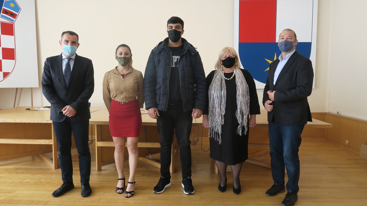 Župan Posavec pohvalio maturante, pripadnike romske nacionalne manjine