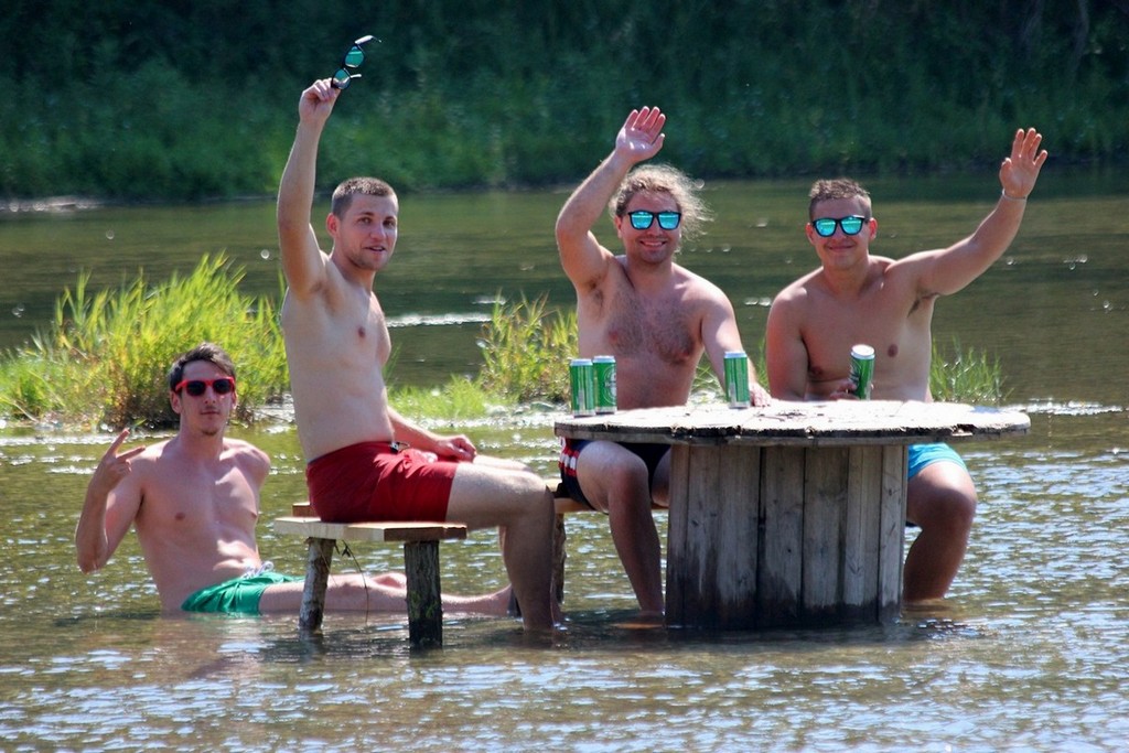 Međimurke i Međimurci spas od ljetnih vrućina potražili uz rijeku Dravu