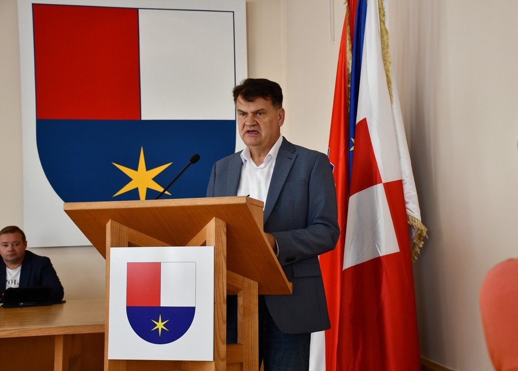 CENTRALIZACIJA BOLNICA Međimurska županija traži ocjenu ustavnosti zakona kojima osnivačka prava nad bolnicama preuzima država CENTRALIZACIJA BOLNICA Međimurska županija traži ocjenu ustavnosti zakona kojima osnivačka prava nad bolnicama preuzima država