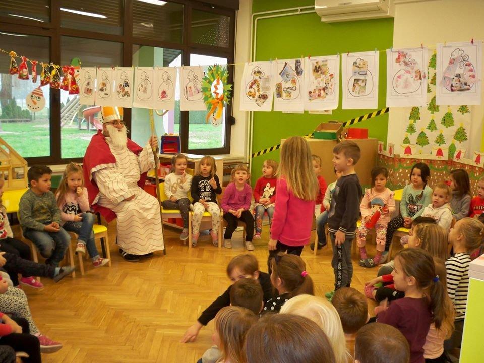 SVETI NIKOLA U DV KOTRIBA Tradicionalni blagdanski pohod vatrogasaca i nogometaša