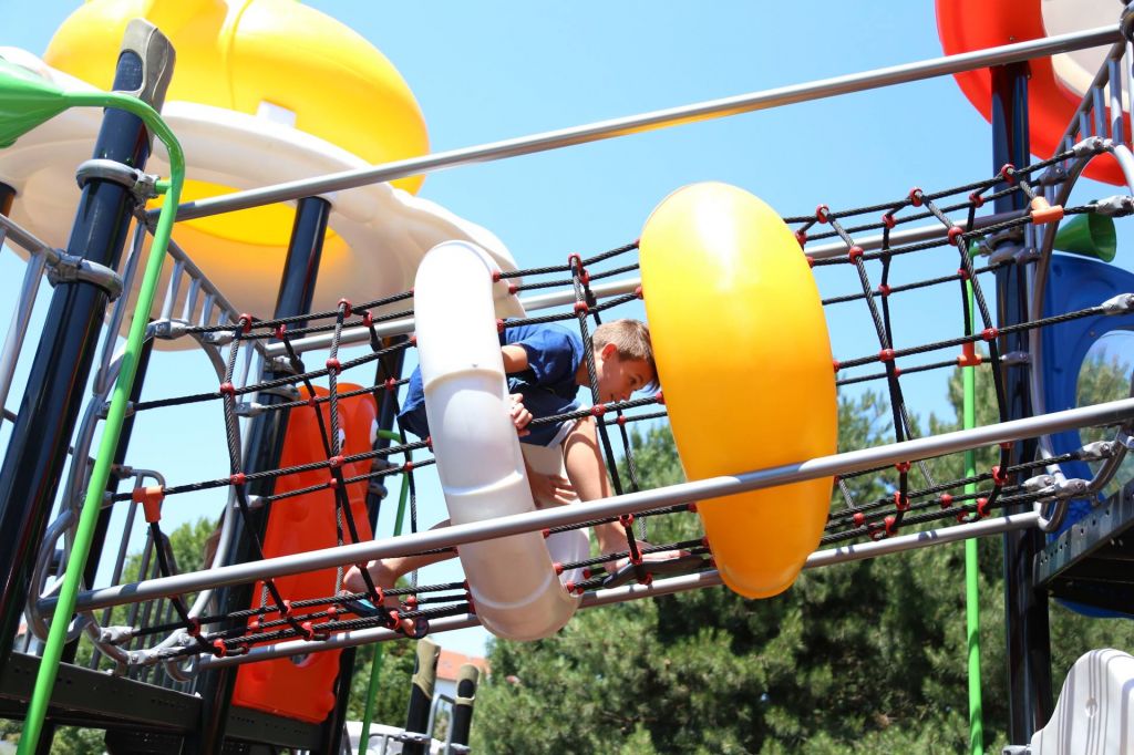 1940080410212195849588405211810