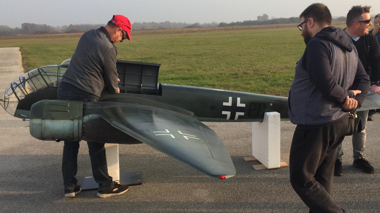 Njemački bombarder iz Drugog svjetskog rata na nebu iznad Čakovca