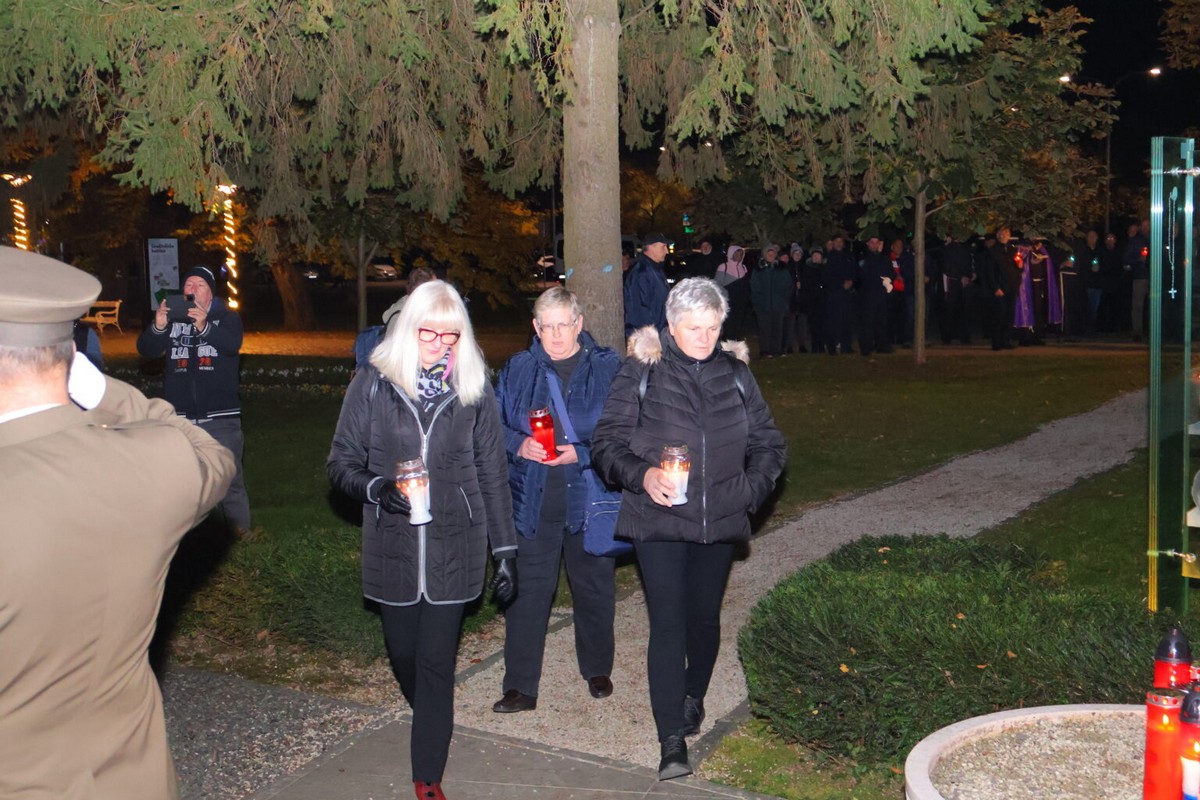 DAN SJEĆANJA Čakovec se i ove godine dostojanstveno prisjetio žrtava Vukovara i Škrabrnje te obljetnice pogibije Nikole VII. Zrinskog DAN SJEĆANJA Čakovec se i ove godine dostojanstveno prisjetio žrtava Vukovara i Škrabrnje te obljetnice pogibije Nikole VII. Zrinskog