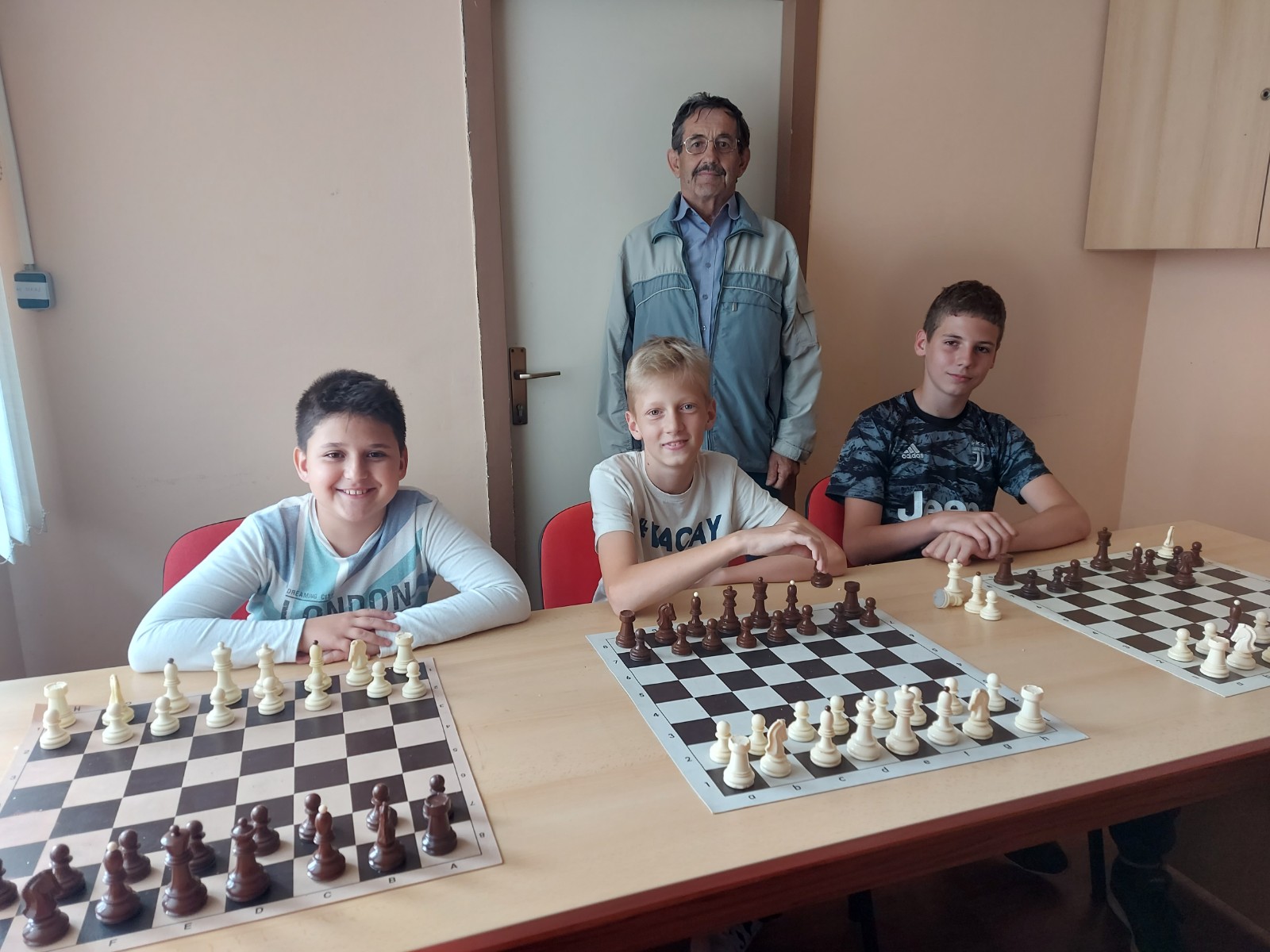 MLADI ŠAHISTI Prvenstvo Međimurja: Leon Gregorinčić iz Brezja okitio se titulom kadetskog prvaka MLADI ŠAHISTI Prvenstvo Međimurja: Leon Gregorinčić iz Brezja okitio se titulom kadetskog prvaka