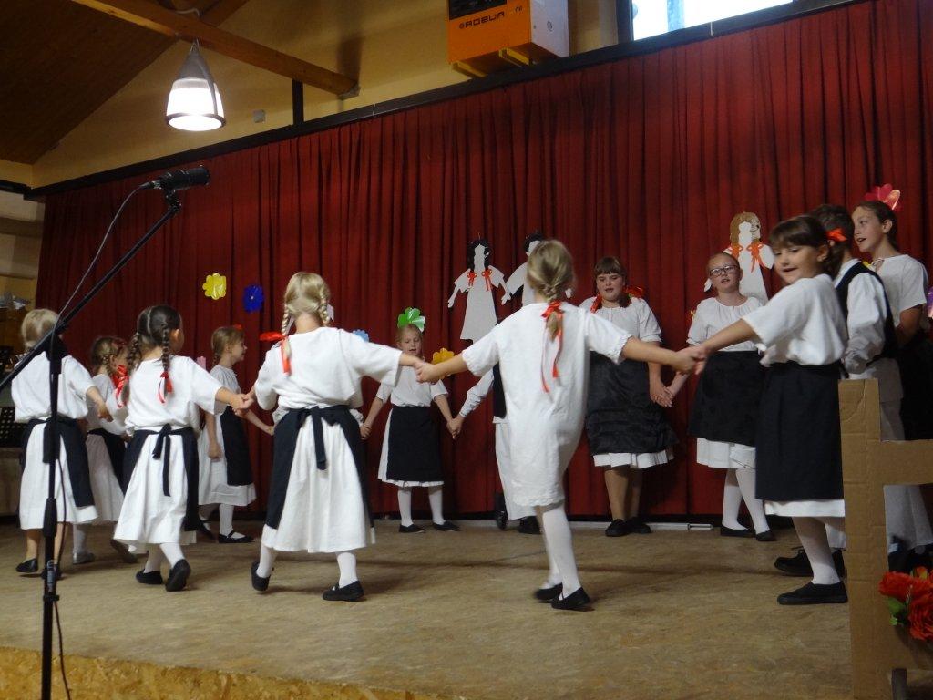 Prvi dječji folklorni susreti u Žiškovcu