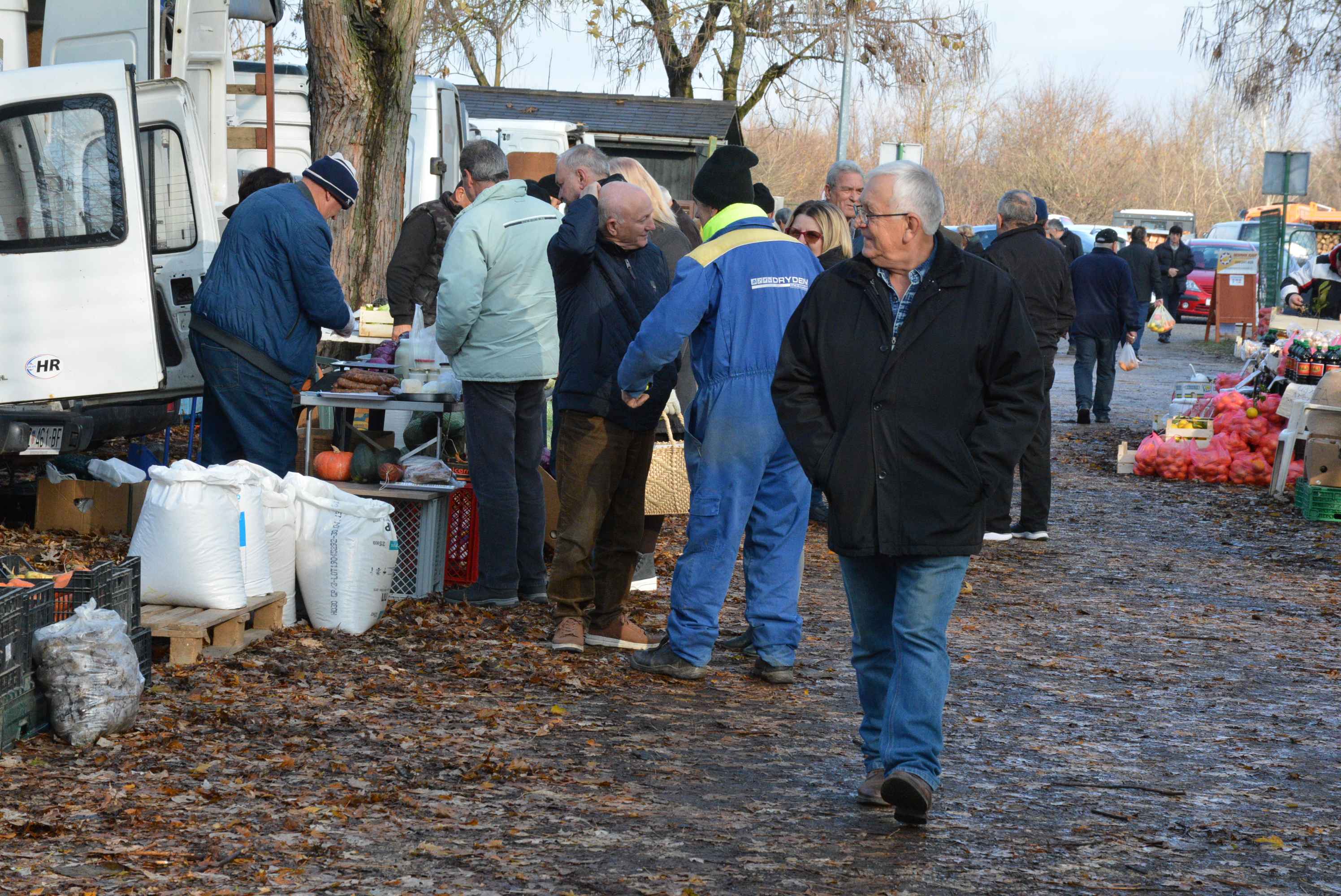 FOTO Čakovečki sajam odolijeva zimskoj hladnoći – posjetitelji hrabro istraživali bogatu ponudu unatoč mrazu na automobilima
