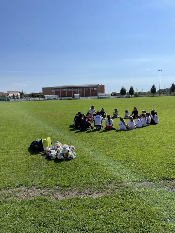 AKTIVNO LJETO Proveden Program uključivanja djevojčica u edukativno–rekreativne aktivnosti AKTIVNO LJETO Proveden Program uključivanja djevojčica u edukativno–rekreativne aktivnosti