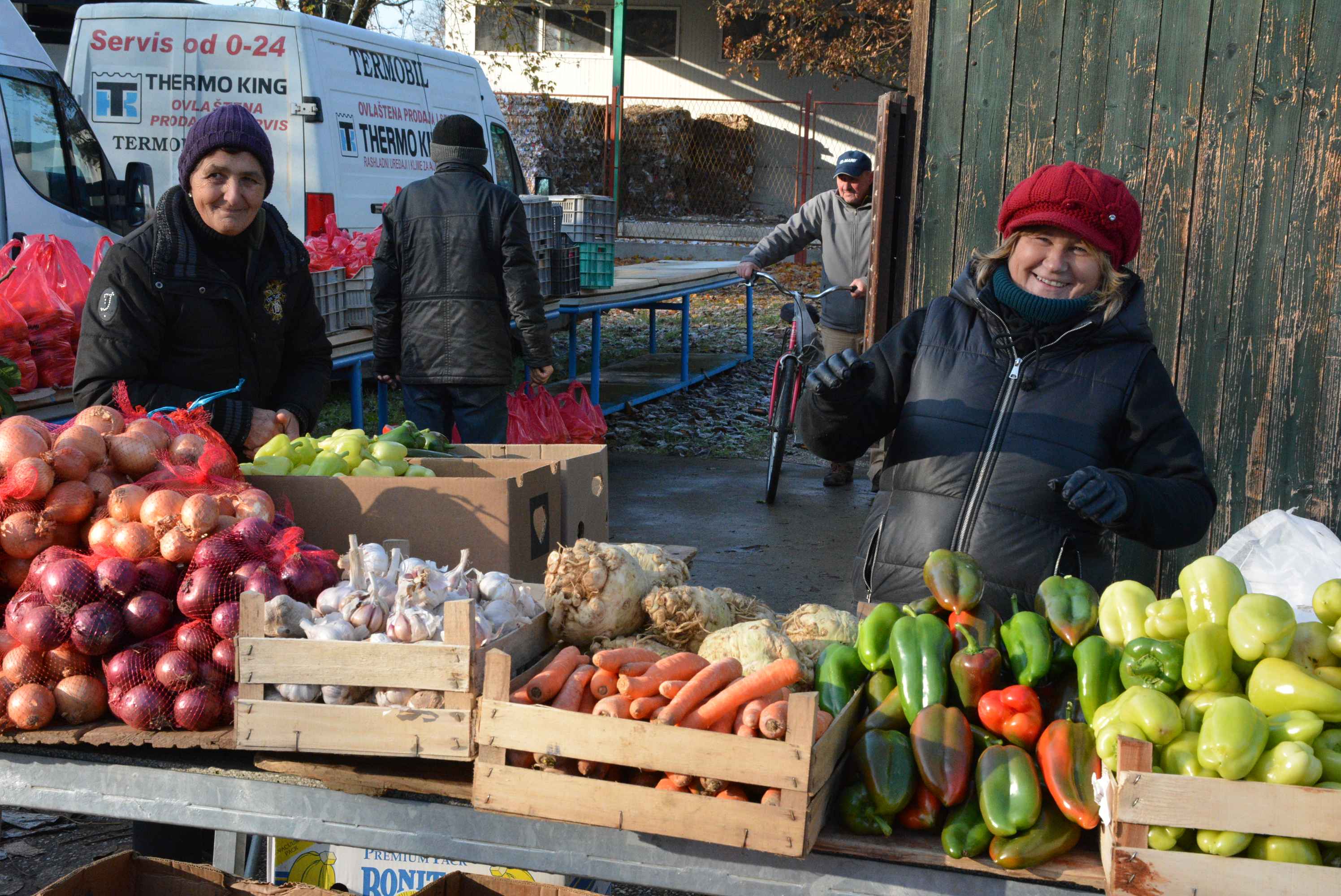 FOTO Čakovečki sajam odolijeva zimskoj hladnoći – posjetitelji hrabro istraživali bogatu ponudu unatoč mrazu na automobilima