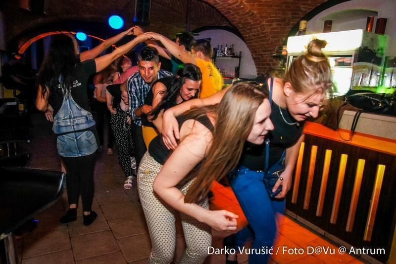 slika00033 Antrum (Petak, 27.6.2014.)