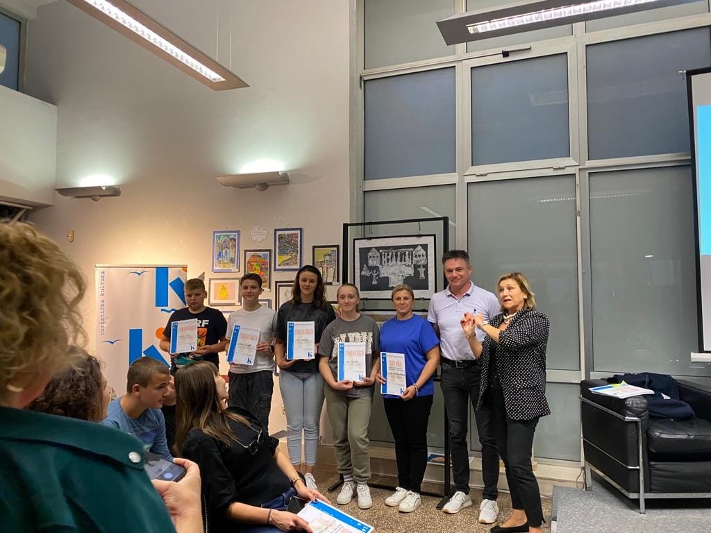 KOTORIBA ‘Moj zavičaj jučer, danas, sutra – Kotoriba’ među četiri najbolja projekta osnovnih škola iz cijele Republike Hrvatske KOTORIBA ‘Moj zavičaj jučer, danas, sutra – Kotoriba’ među četiri najbolja projekta osnovnih škola iz cijele Republike Hrvatske