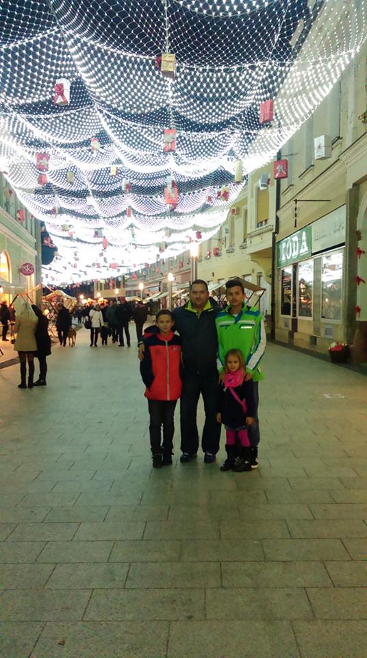 1241765694380056903310381060444