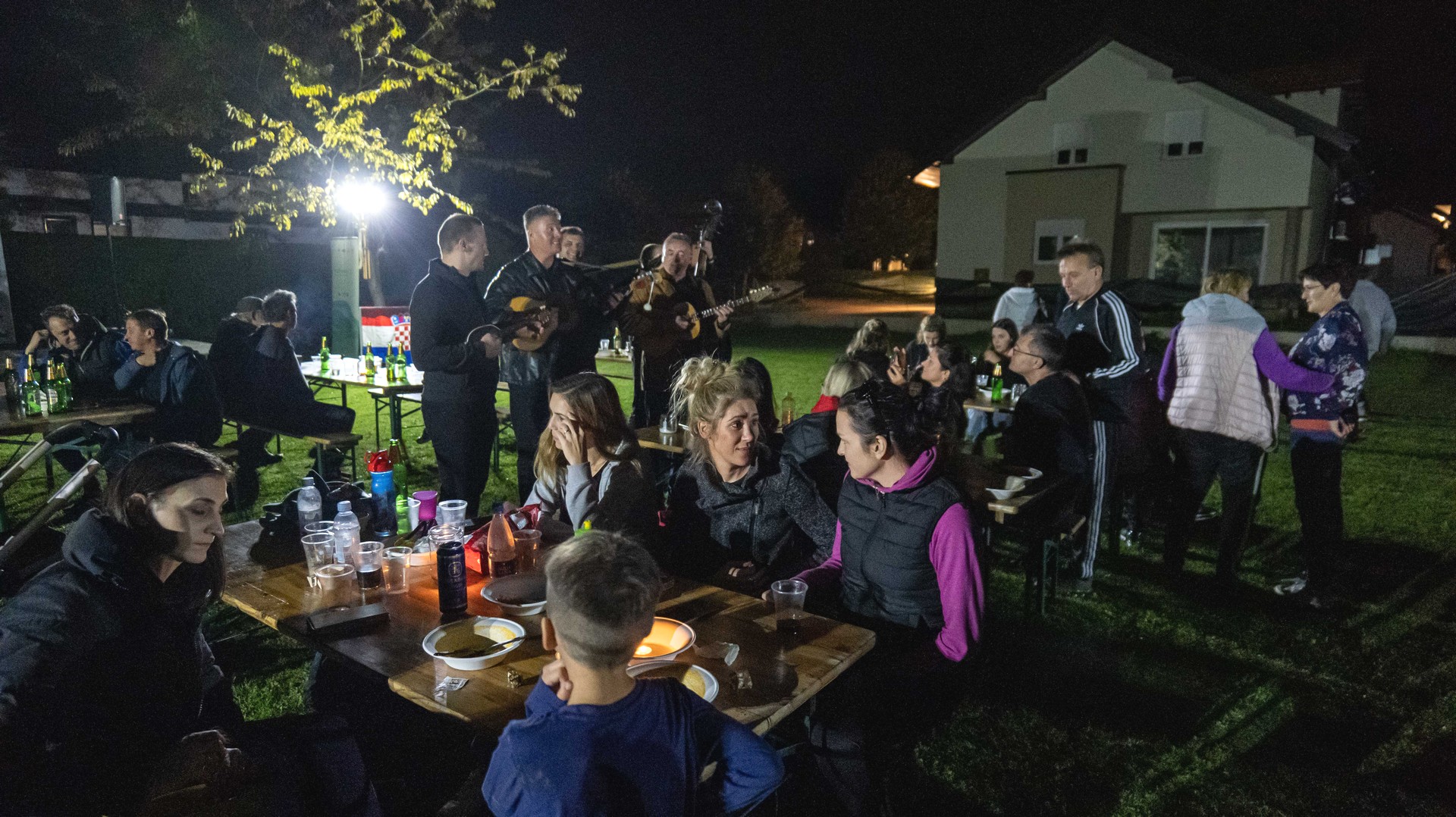 Župan Posavec i načelnik Meglić svečano otvorili obnovljeno košarkaško igralište u Šenkovcu Župan Posavec i načelnik Meglić svečano otvorili obnovljeno košarkaško igralište u Šenkovcu