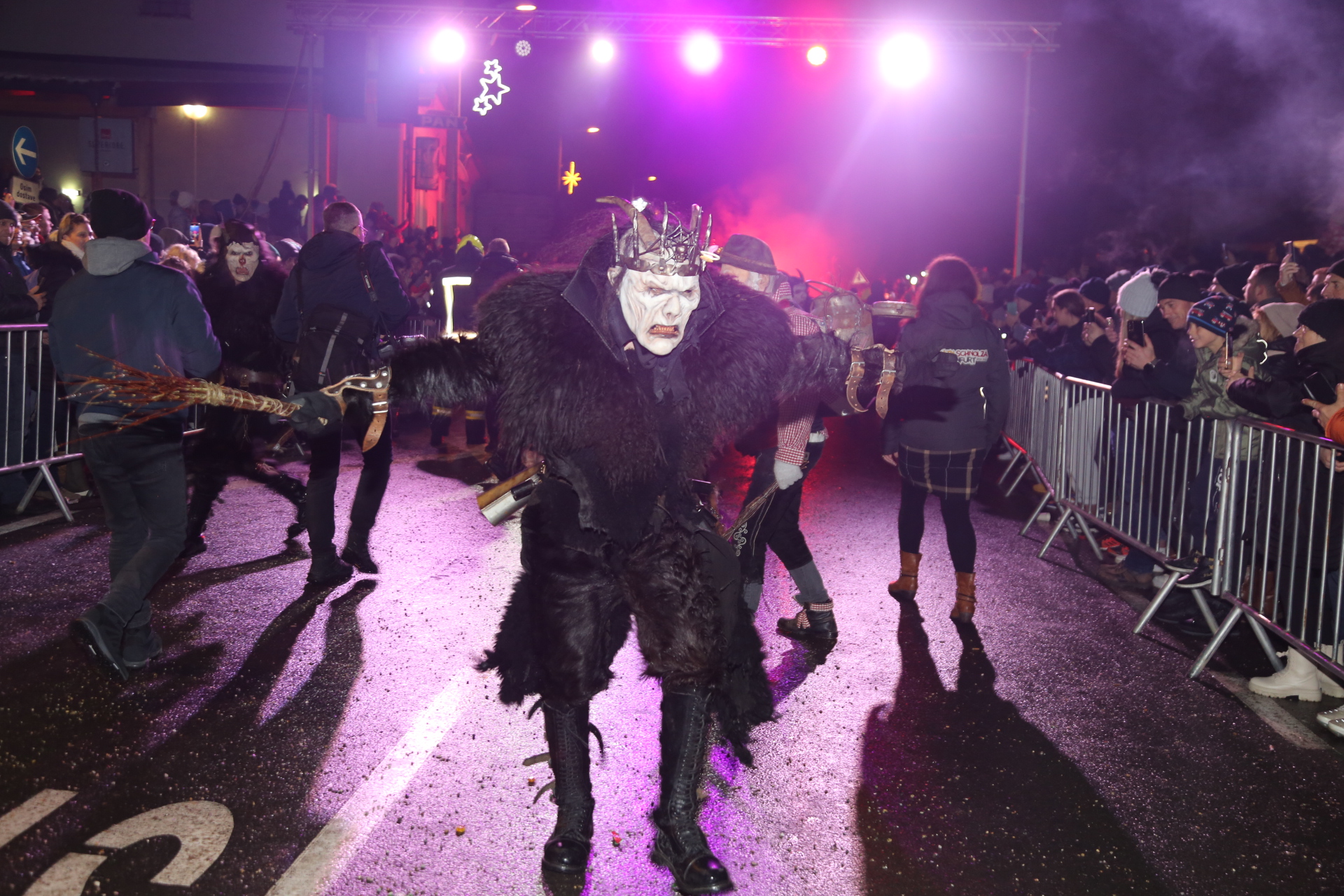 BILO JE ZANIMLJIVO Svetomartinski Krampuslauf opet oduševio brojne posjetitelje BILO JE ZANIMLJIVO Svetomartinski Krampuslauf opet oduševio brojne posjetitelje