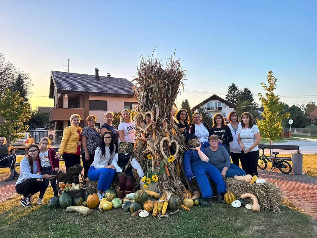 KRIŠTANOVEC Članice Udruge žena uredile mjesto i dale mu pravi jesenski štih