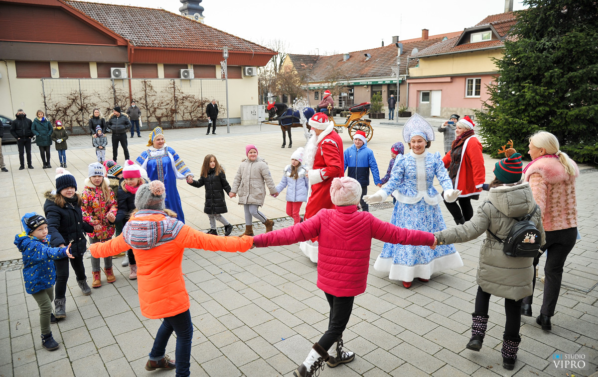 Djed Mraz i Snjeguročka posjetili Prelog