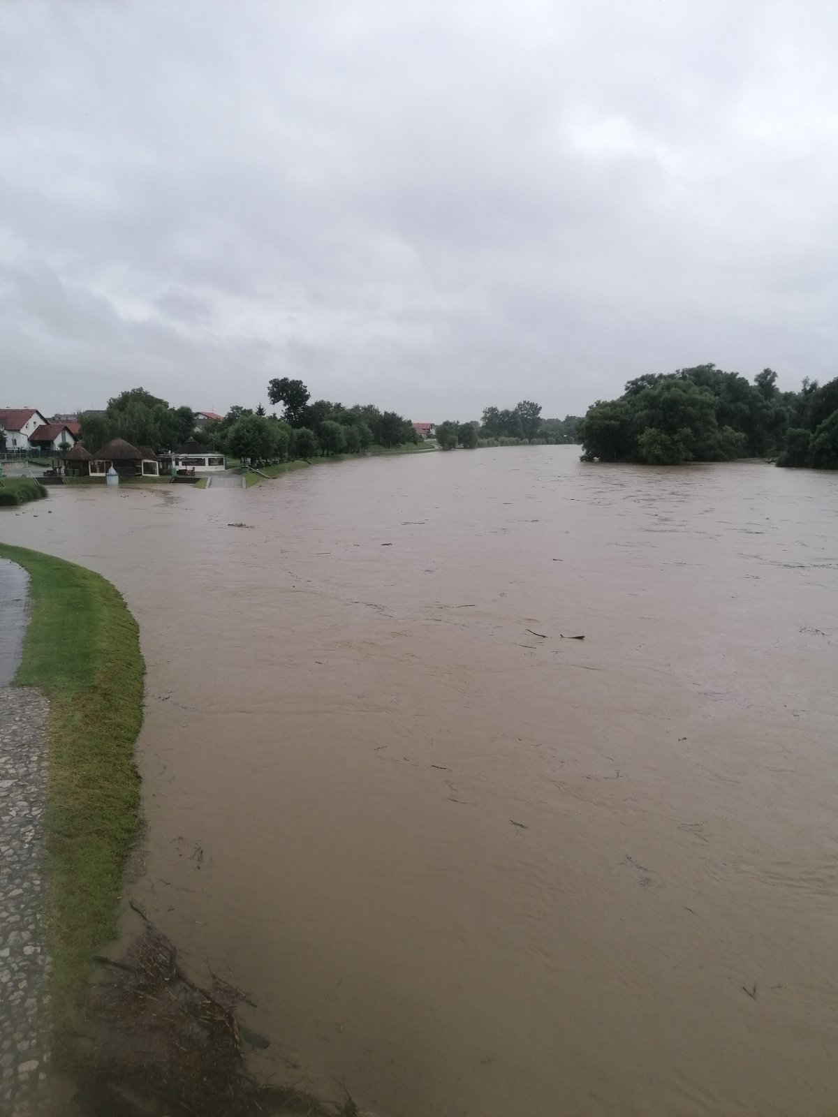 FOTO I VIDEO Radi se punom parom: U Murskom Središću pripremaju se za vodeni val