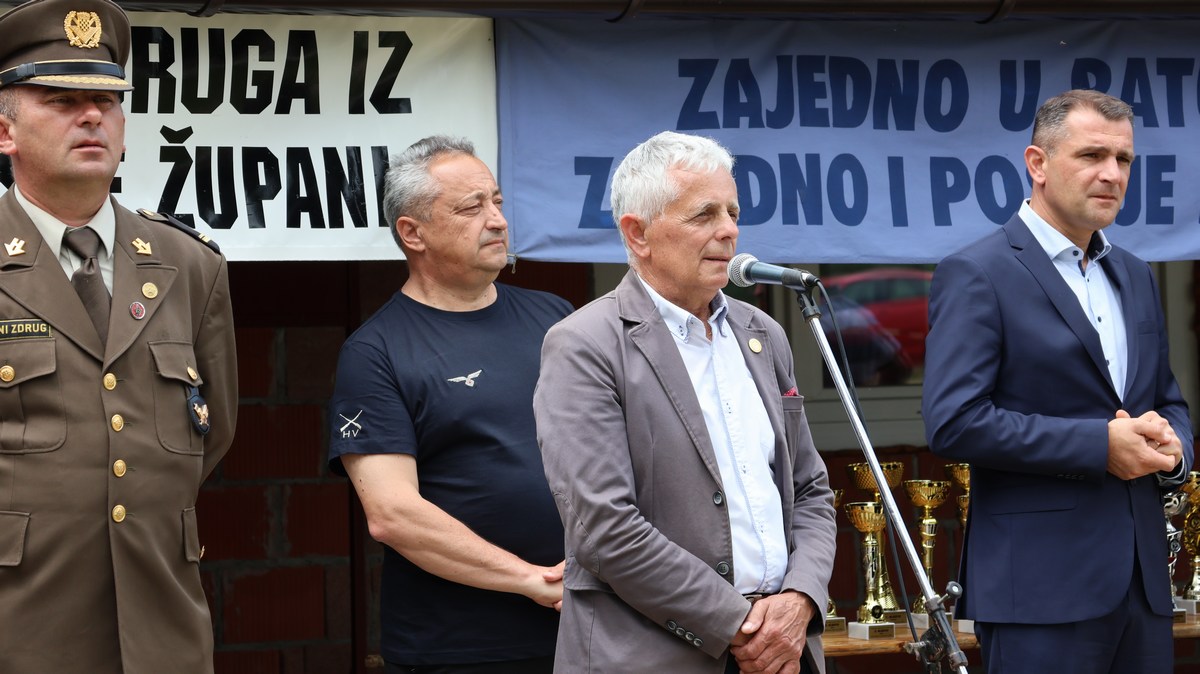 SVETI MARTIN NA MURI Održano sportsko natjecanje dragovoljaca i veterana te susreti djece i unuka hrvatskih branitelja