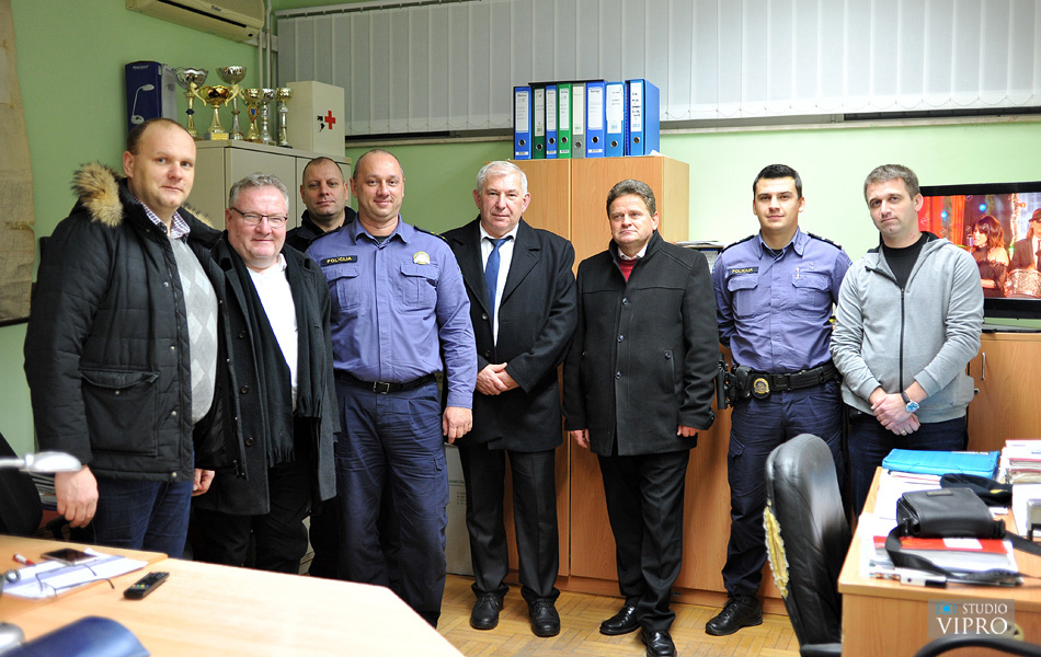 Doček u Prelogu uz vatromet, taktove valcera, šampanjac i kuhano vino