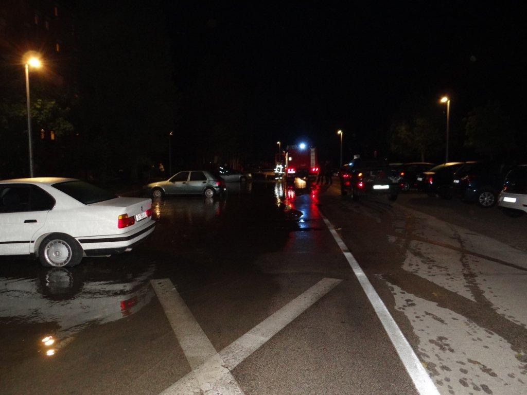 Neugodna noć za stanare jedne čakovečke ulice: Poplavljen dio ulice, parkirani automobili pod vodom Neugodna noć za stanare jedne čakovečke ulice: Poplavljen dio ulice, parkirani automobili pod vodom