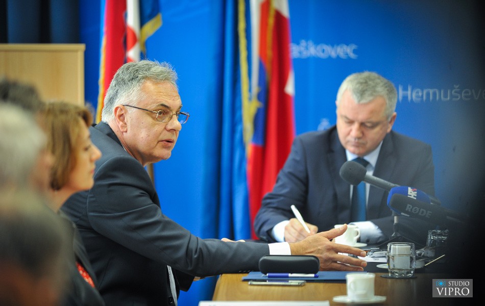 NA POTPISIVANJU UGOVORA I MINISTRI Kroz 18 mjeseci dvadesetak stanova u Prelogu