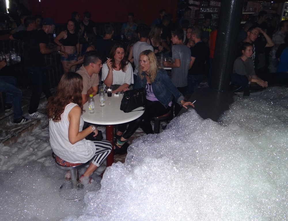slika0083907689 Pjena party u Šampionu (Subota, 16.8.2014.)