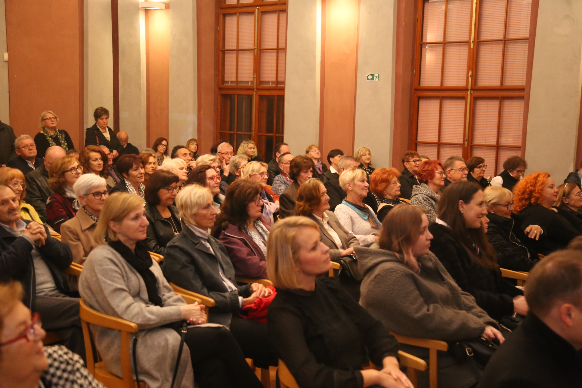 FOTO Predstavljena zbirka pjesama Magdalene Vlah – Hranjec ‘Z maminoga krila’