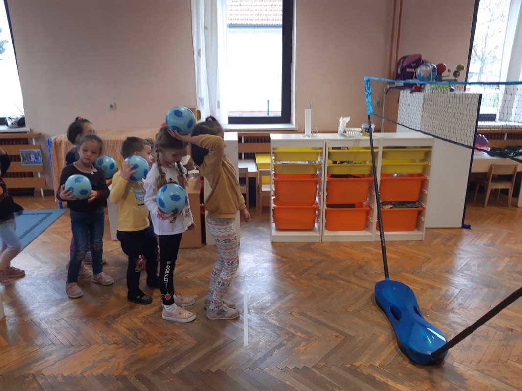 MALI VRTIĆARCI Mališani iz vrtića Krijesnice uživaju u kreativnoj igri i aktivnosti MALI VRTIĆARCI Mališani iz vrtića Krijesnice uživaju u kreativnoj igri i aktivnosti