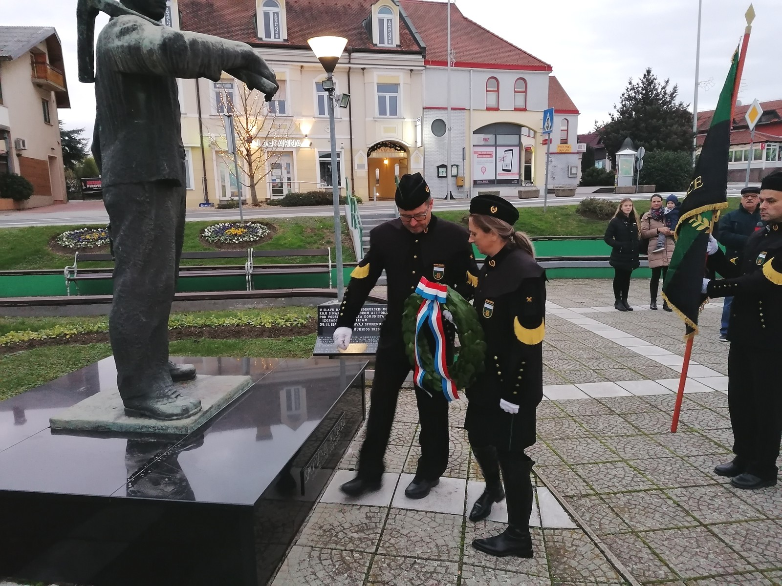 Susret s rudarima: Položen vijenac i zapaljene svijeće za sve poginule i preminule rudare