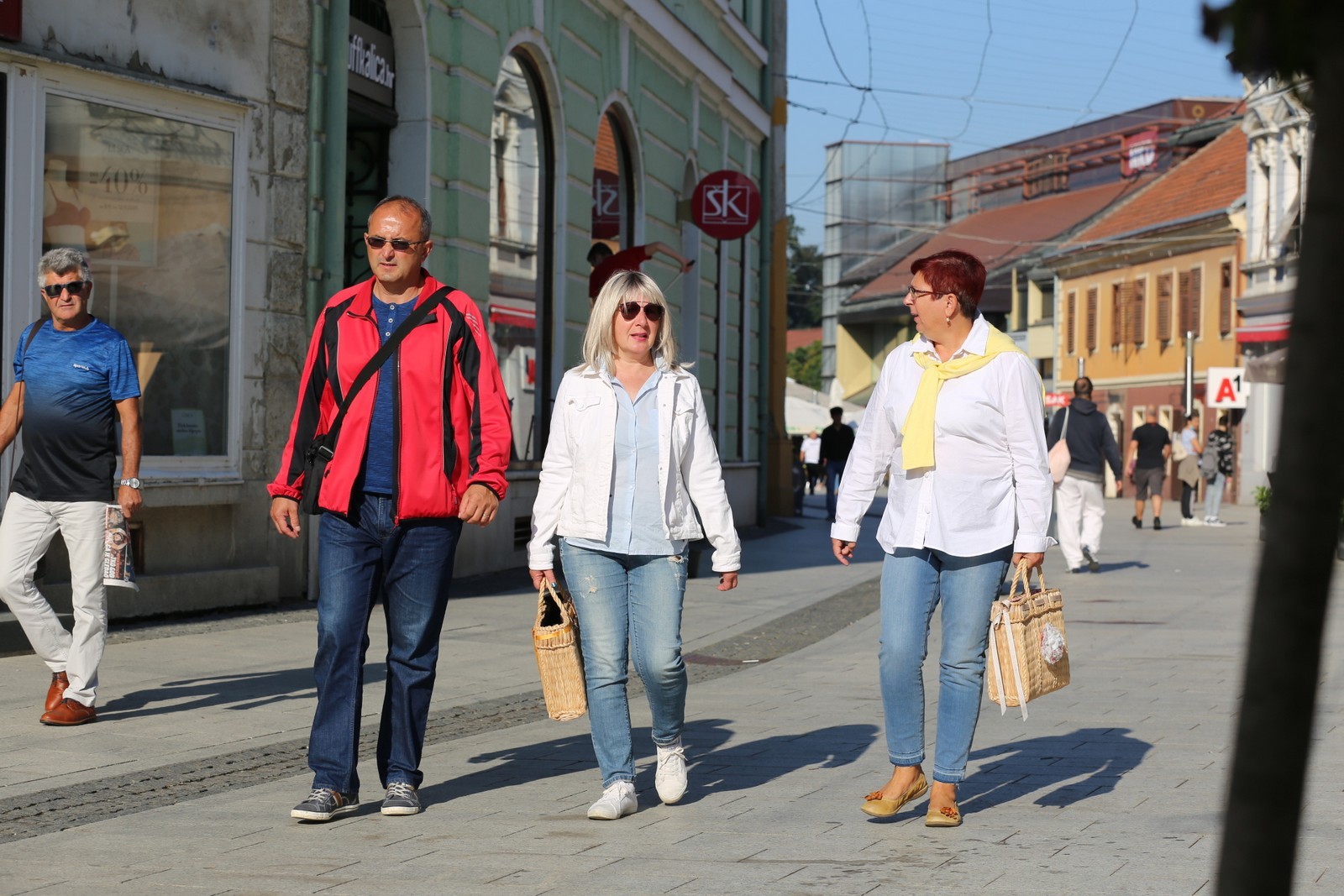 KLIKOM PO ČAKOVCU Zadnji trzajevi ljeta u gradu, evo koga smo sve sreli