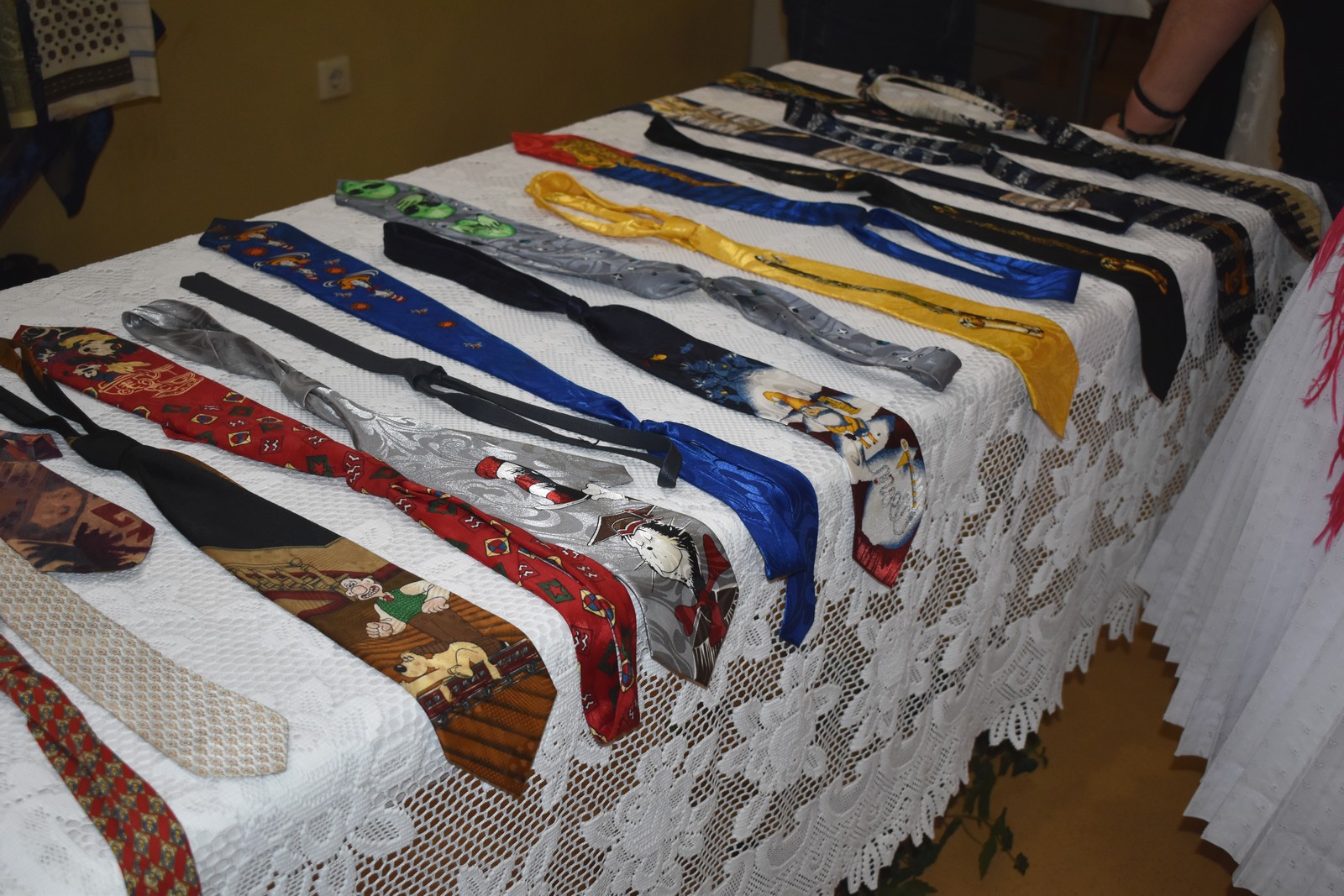 Izložba marama i kravata u Domašincu