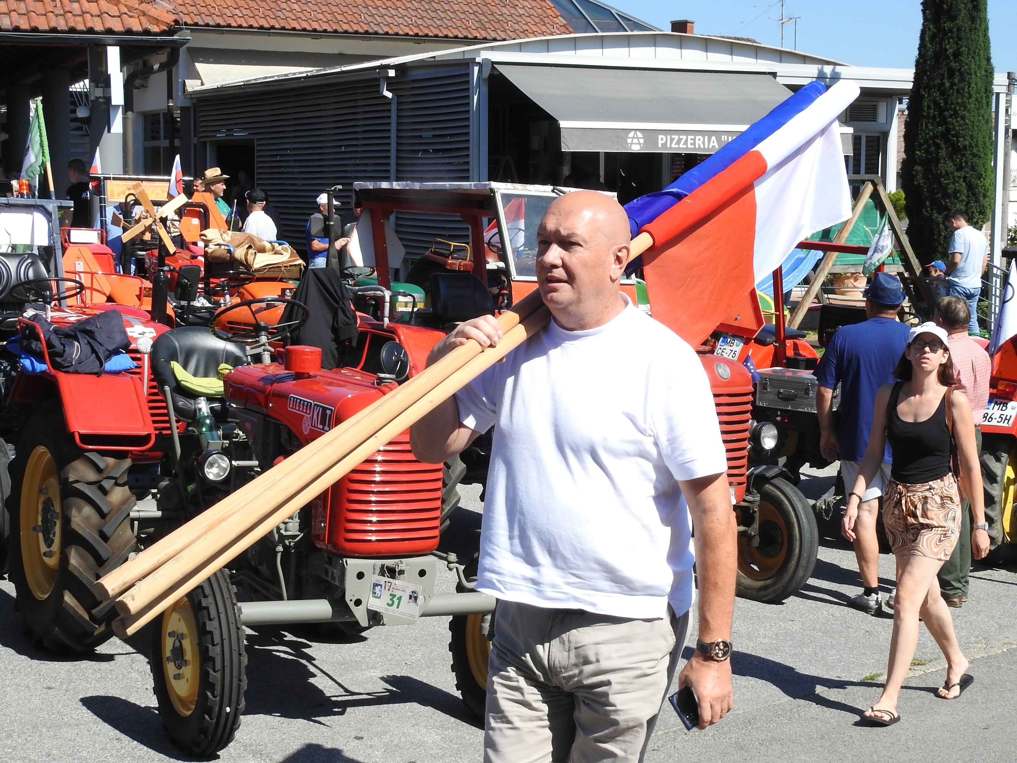SELNICA Pogledajte kako je bilo na 17. susretu starih traktora
