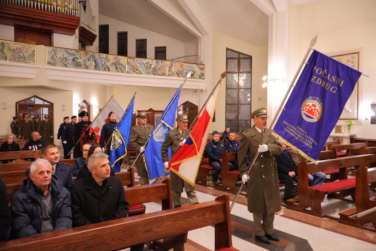 DAN SJEĆANJA Čakovec se i ove godine dostojanstveno prisjetio žrtava Vukovara i Škrabrnje te obljetnice pogibije Nikole VII. Zrinskog DAN SJEĆANJA Čakovec se i ove godine dostojanstveno prisjetio žrtava Vukovara i Škrabrnje te obljetnice pogibije Nikole VII. Zrinskog