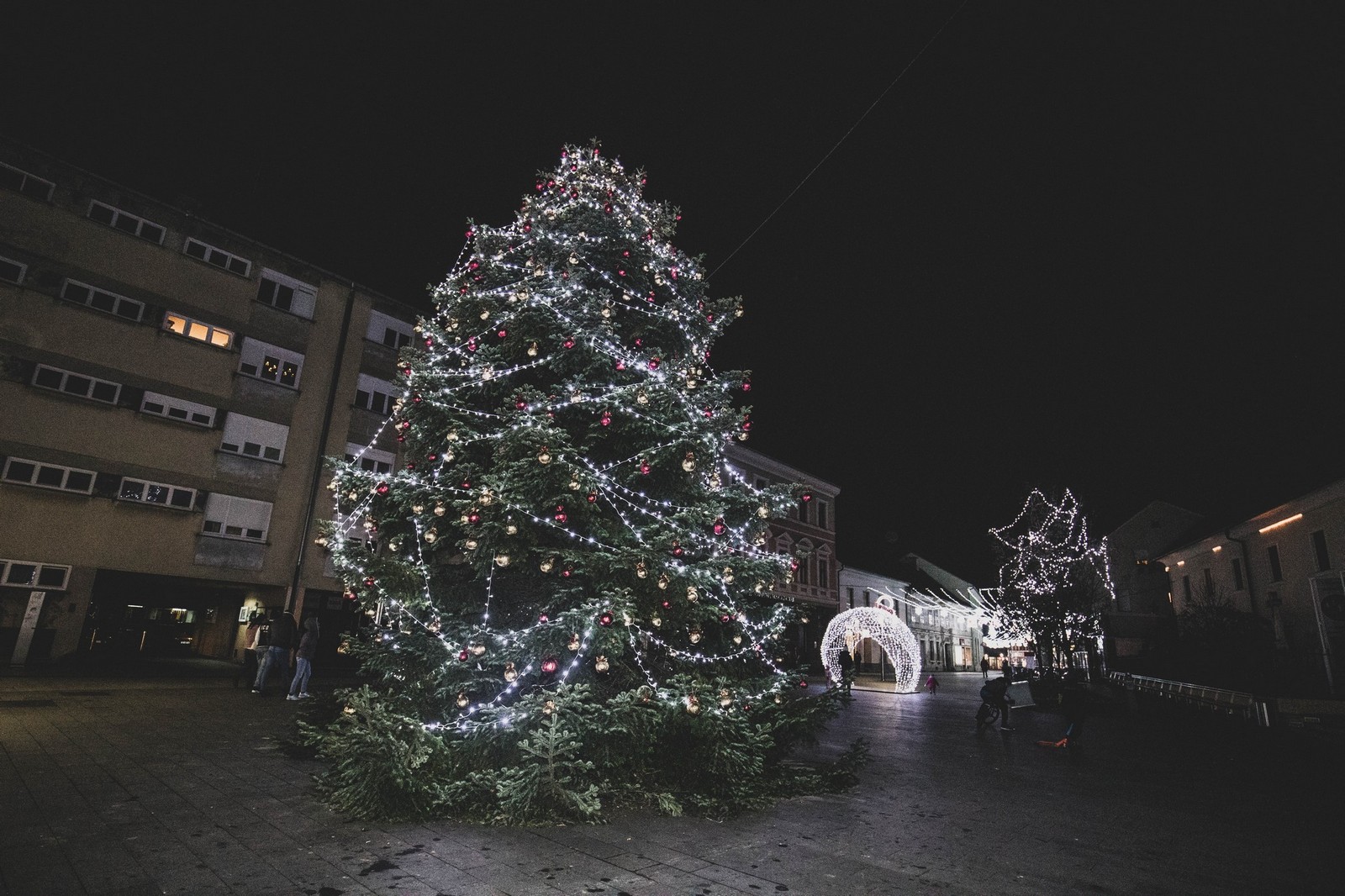 OVO JE PREKRASNO Božićno uređenje u centru Čakovca će vas oduševiti
