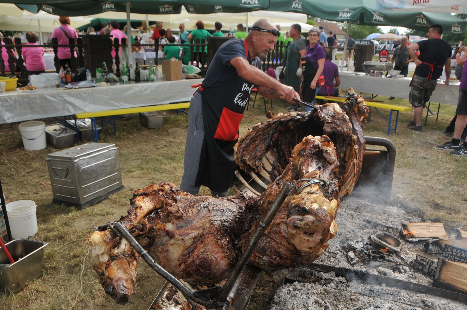 MAJSTOR PEČENJA Stjepan Črnčec je na Orehijadi okrenuo svojeg 221. vola!