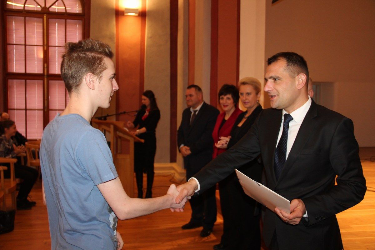 Međimurska županija dodijelila učeničke stipendije za 60 djece hrvatskih branitelja