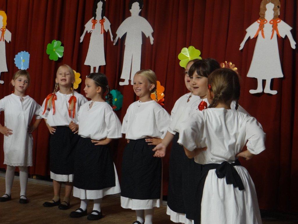 Prvi dječji folklorni susreti u Žiškovcu