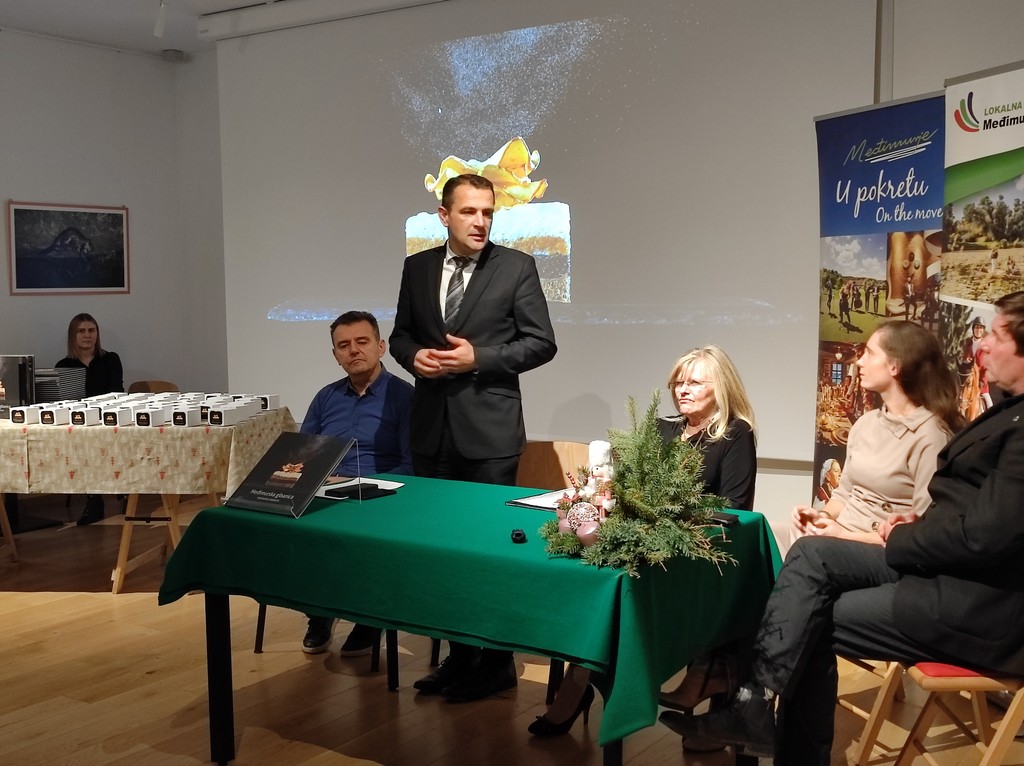 U multimedijalnoj dvorani Riznice Međimurja predstavljena monografija ‘Međimurska gibanica’ U multimedijalnoj dvorani Riznice Međimurja predstavljena monografija ‘Međimurska gibanica’