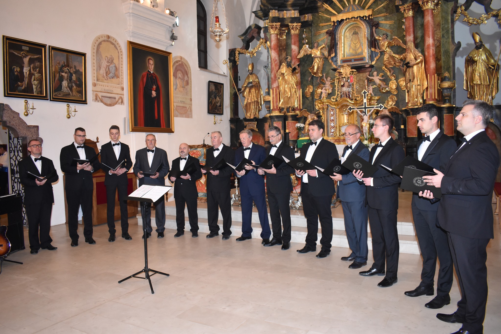 FOTO Pogledajte kako je bilo na koncertu muških zborova u Lopatincu
