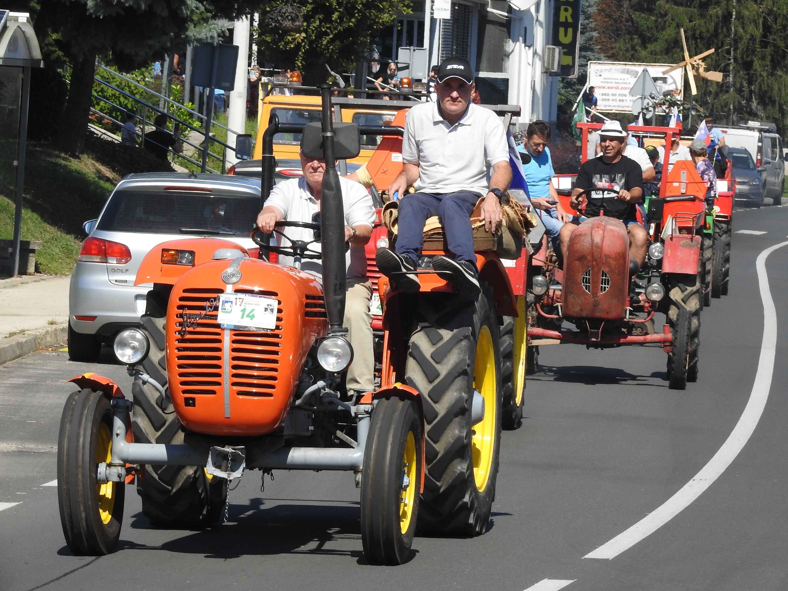 SELNICA Pogledajte kako je bilo na 17. susretu starih traktora