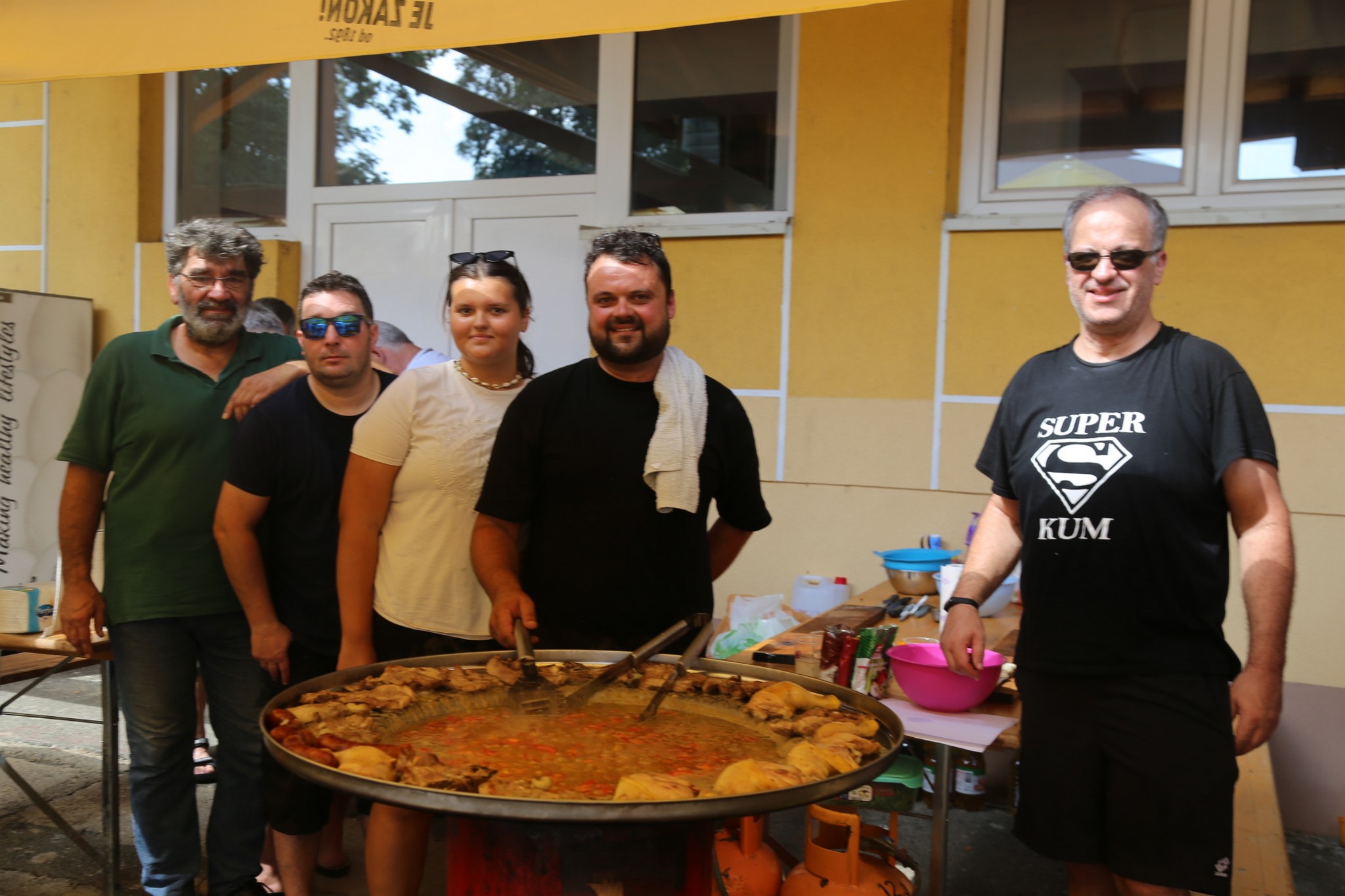 Miris ‘grofovske kotlovine’ u subotu se širio Pribislavcem