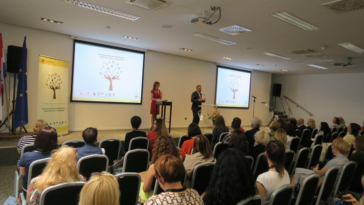 S CILJEM REFORME SUSTAVA Konferencija u Svetom Martinu na Muri okupila 450 socijalnih radnika iz cijele Hrvatske S CILJEM REFORME SUSTAVA Konferencija u Svetom Martinu na Muri okupila 450 socijalnih radnika iz cijele Hrvatske