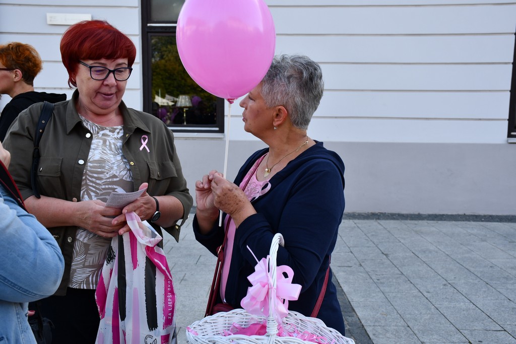 DAN RUŽIČASTE VRPCE Subotnje prijepodne u središtu Čakovca obasjano ružičastim tonovima