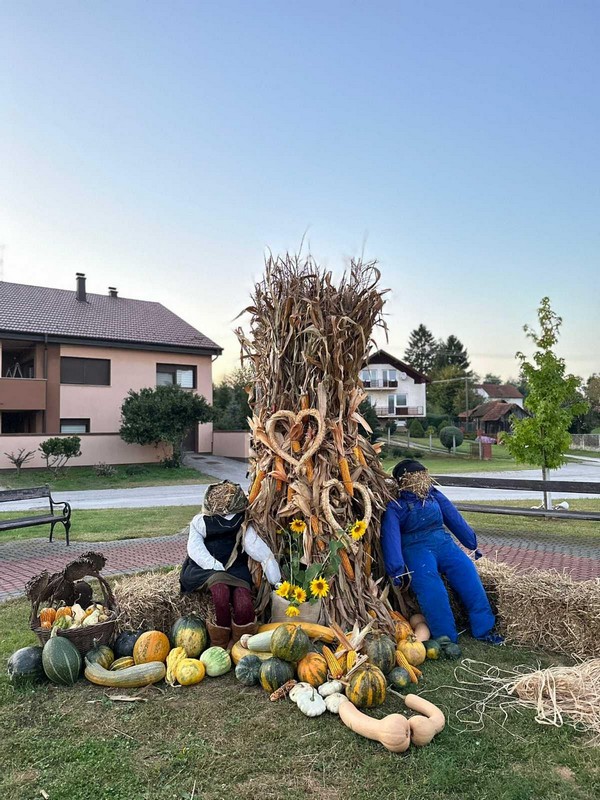 KRIŠTANOVEC Članice Udruge žena uredile mjesto i dale mu pravi jesenski štih