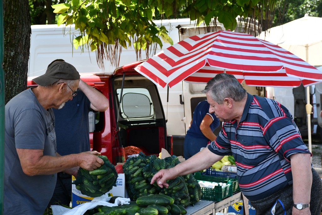 SAJAM U ČAKOVCU Sajam je preplavilo obilje svježeg voća i povrća