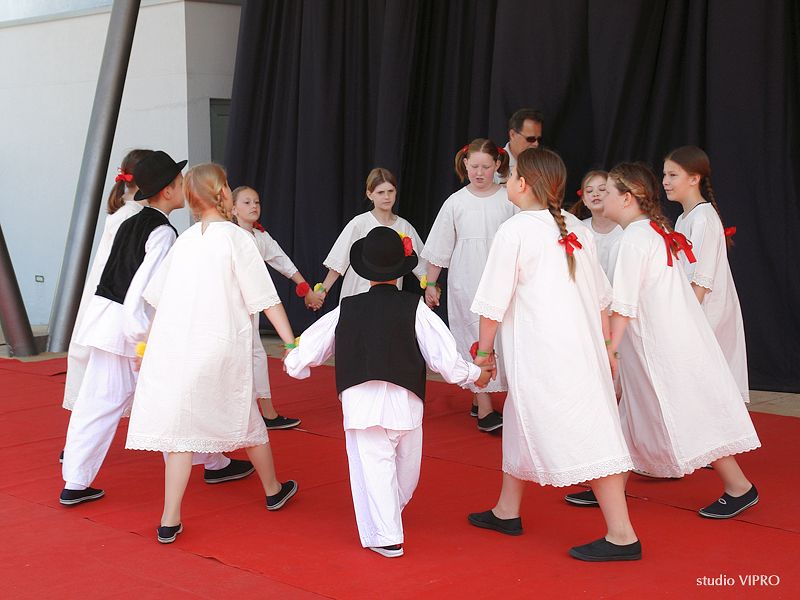 353815385dsc06259188432