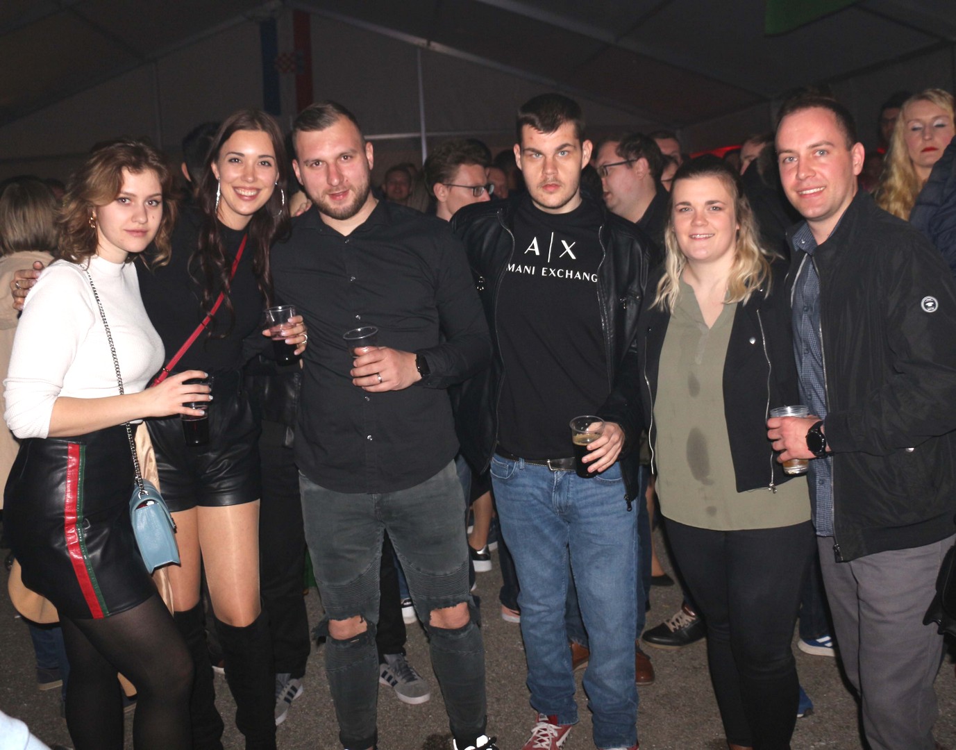 Raspjevana atmosfera u Šampionu na koncertu Zlatka Pejakovića