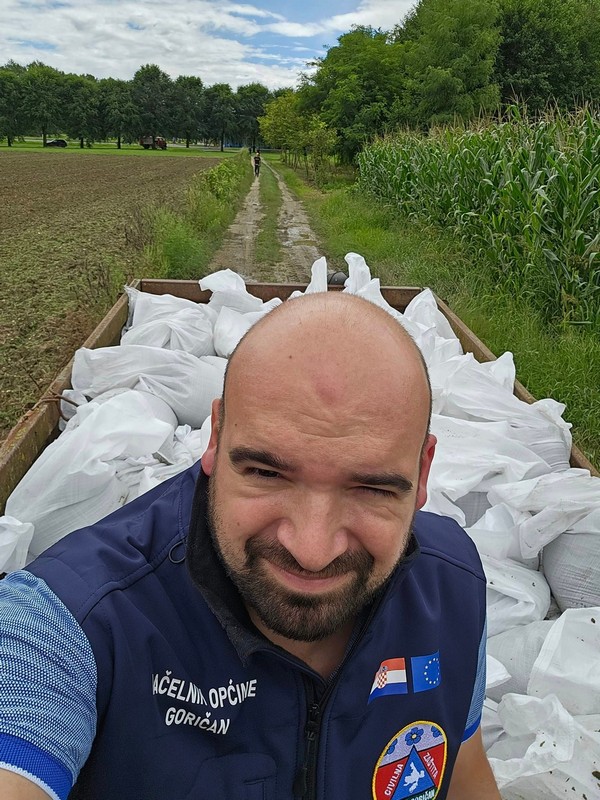 FOTO Napravljen je obilazak cijelog nasipa i dalje nema opasnosti za Goričan FOTO Napravljen je obilazak cijelog nasipa i dalje nema opasnosti za Goričan